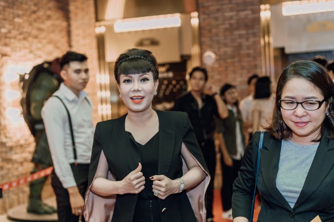 Việt Hương bật khóc, 3 giờ sáng từ Mỹ gọi điện về cho học trò vì điều không ai ngờ - Ảnh 1.