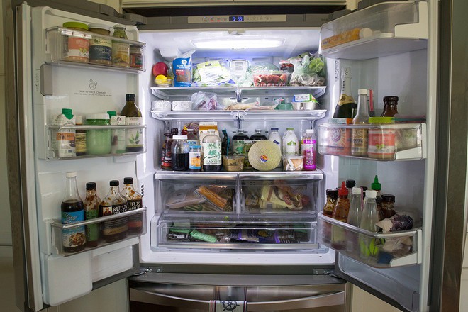 Chỉ cần nhét một tờ giấy vào khe cửa tủ lạnh, bạn có thể tiết kiệm tiền điện đáng kể cho nhà mình ngay tháng này - Ảnh 3.