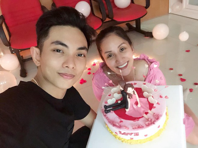 Khánh Thi trốn viện về nhà, bất ngờ tổ chức tiệc sinh nhật lung linh cho chồng - Ảnh 2.