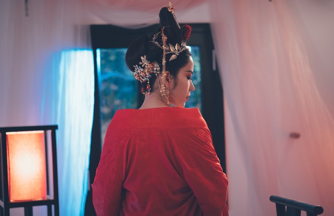 Sau khi đòi giải cứu thế giới, Nam Em hóa Võ Tắc Thiên trong MV mới - Ảnh 5.
