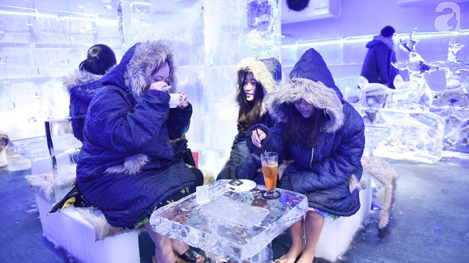 Chẳng cần than thở Hà Nội nóng nực nữa, đã có quán cafe âm 10 độ C giữa mùa hè rồi này - Ảnh 13.