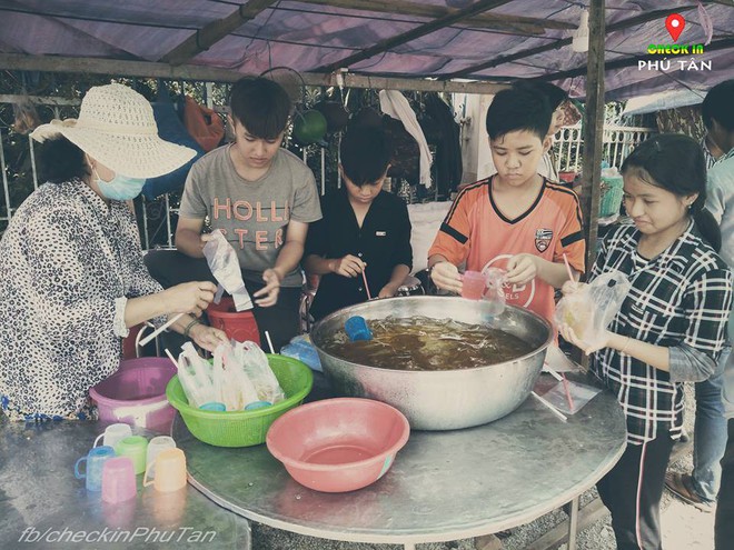Ấm lòng Phú Tân mùa đại lễ - vùng đất dư dả tình người của miền Tây, sẵn sàng miễn phí mọi thứ cho du khách thập phương - Ảnh 22.