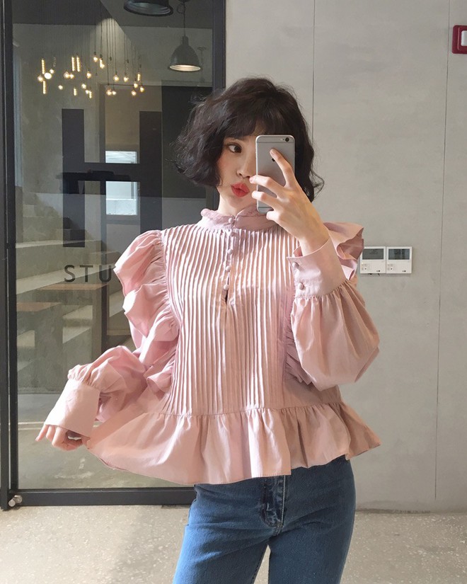 3 cách điệu của áo sơmi và áo blouse đang rất được lòng các nàng điệu đà vào thời điểm này - Ảnh 7.