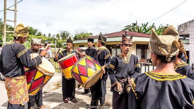 Cứ chê vợ cằn nhằn nói lắm, đàn ông Việt hãy đến với vùng đất lạ này để biết mình vẫn may mắn hơn vạn người! - Ảnh 7.