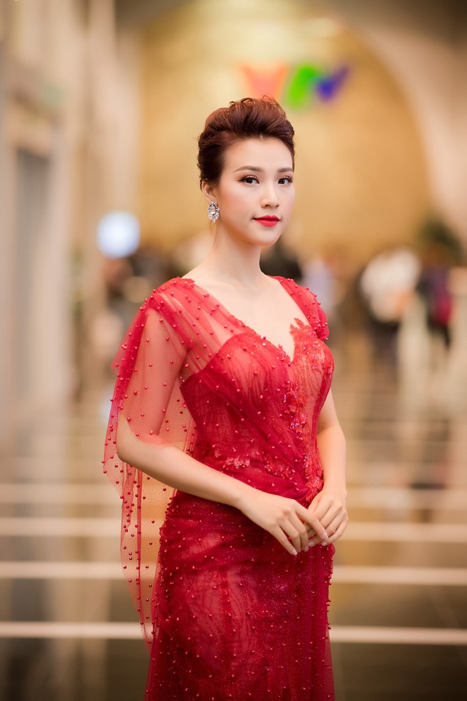 Á hậu Hoàng Oanh thay 3 bộ trang phục, khoe thần thái cuốn hút ở mọi góc nhìn - Ảnh 5.