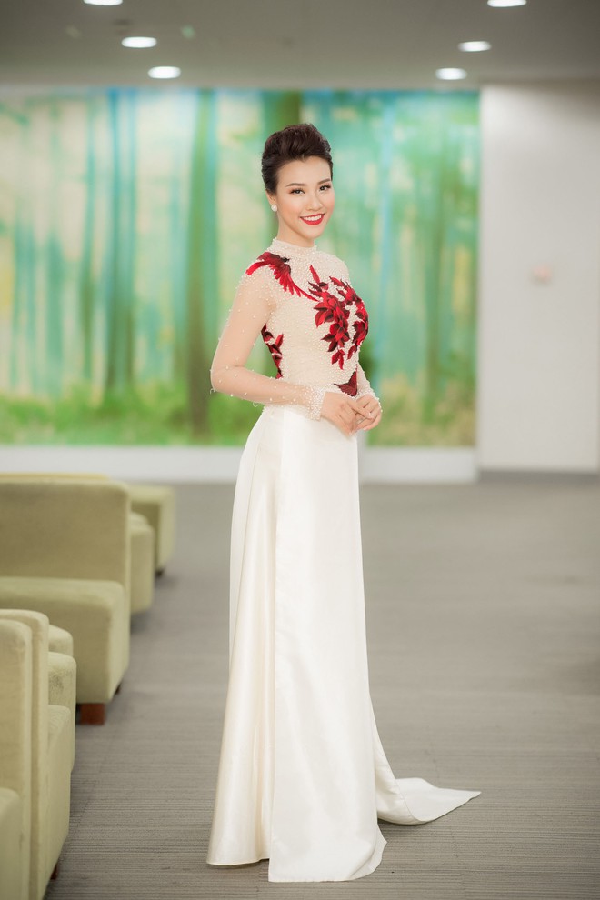 Á hậu Hoàng Oanh thay 3 bộ trang phục, khoe thần thái cuốn hút ở mọi góc nhìn - Ảnh 8.