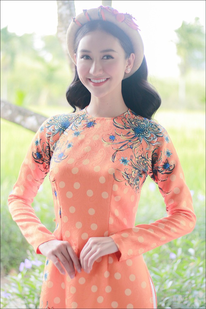 Bất chấp bão U23 Việt Nam, Á hậu Hà Thu vẫn tung MV xuân rộn ràng - Ảnh 1.