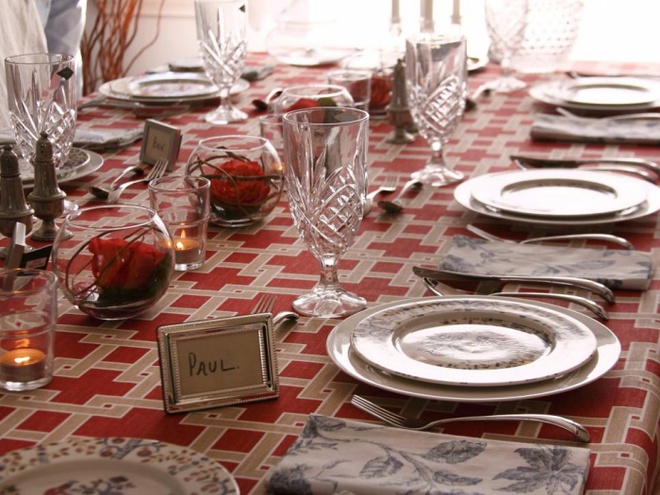 5 cách giúp bàn ăn đẹp lãng mạn và ấm cúng trong những ngày đầu năm - Ảnh 4.