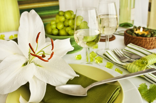 5 cách giúp bàn ăn đẹp lãng mạn và ấm cúng trong những ngày đầu năm - Ảnh 5.