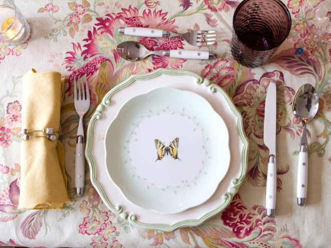 5 cách giúp bàn ăn đẹp lãng mạn và ấm cúng trong những ngày đầu năm - Ảnh 12.