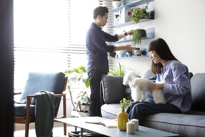 Căn hộ nh&igrave;n th&igrave; b&igrave;nh thường nhưng lại v&ocirc; c&ugrave;ng thuận tiện cho mọi sinh hoạt từ lớn đến b&eacute; của đ&ocirc;i vợ chồng trẻ - Ảnh 2.