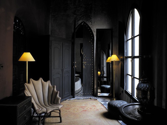 Khi đã trót yêu thích màu đen rồi bạn có biết cách thiết kế nội thất sao cho đẹp - Ảnh 1.