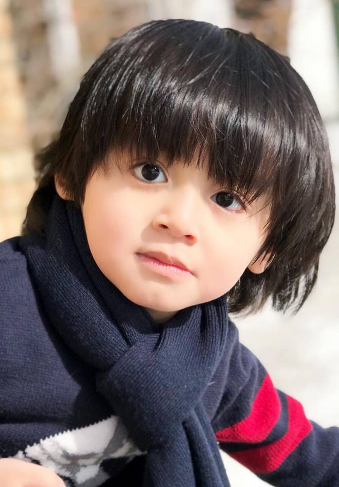 Cậu bé xinh như diễn viên Hàn khiến các mẹ ố á tưởng “con lai”, nhưng thân phận thật lại đầy bất ngờ - Ảnh 9.