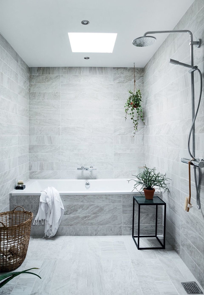 Chỉ cần đủ ánh sáng thôi thì căn phòng tắm đơn sắc cũng có thể mê hoặc vạn người - Ảnh 14.