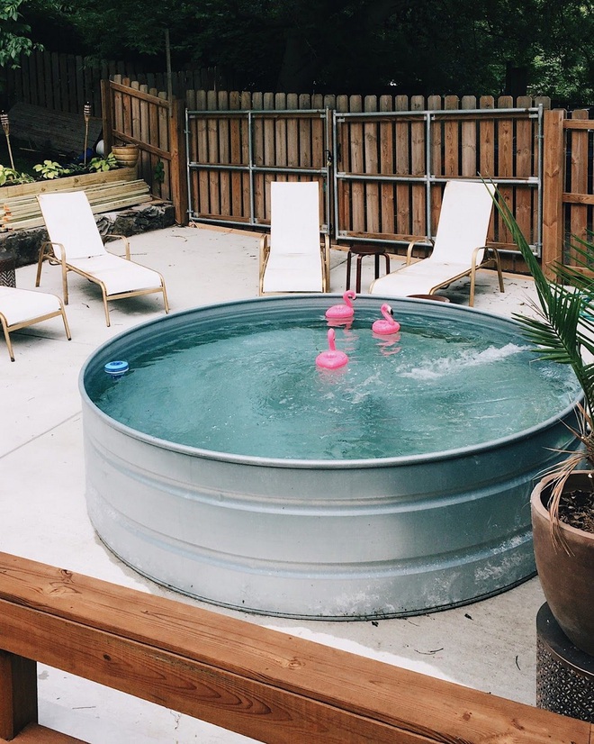 Trời nóng, tự thiết kế một bể bơi mini trong nhà cho con tha hồ vùng vẫy - Ảnh 3.