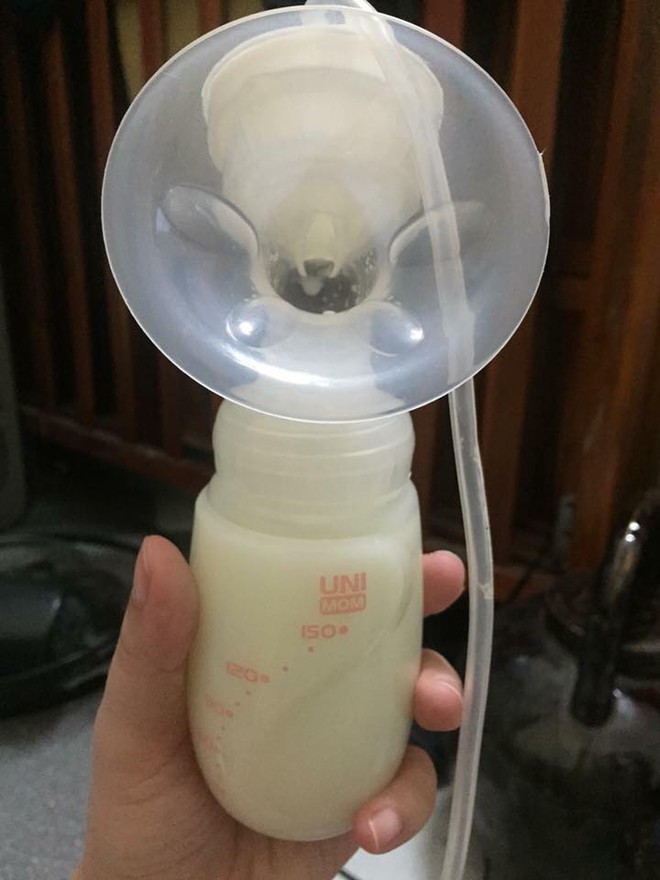 Gần như mất sữa hoàn toàn, bà mẹ đã kích sữa thành công để thừa sữa cho cả 2 con bú - Ảnh 6.