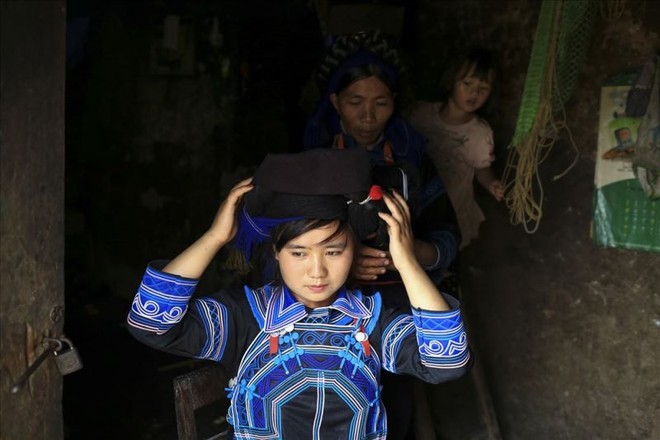 Kỳ lạ phụ nữ ở một dân tộc thiểu số Việt Nam: Ăn cơm đứng, nếu chửa hoang phải sinh con trong rừng - Ảnh 8.