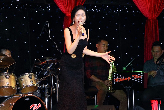 Lệ Quyên - Đàm Vĩnh Hưng mặc đồ tông xuyệt tông dù không hẹn trước - Ảnh 5.