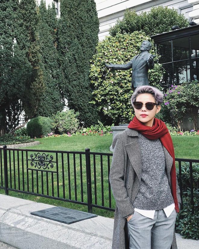 Diện đồ menswear nhưng lại thích tô son đỏ hồng, gu của Vũ Cát Tường kể cũng lạ - Ảnh 2. Diện đồ menswear nhưng lại thích tô son đỏ hồng, gu của Vũ Cát Tường kể cũng lạ - Ảnh 2.