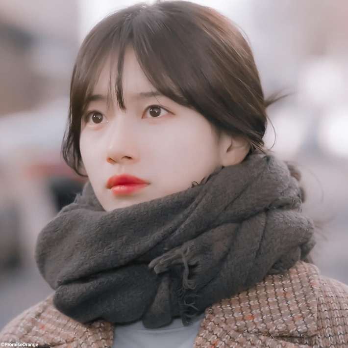 Đào đâu ra nữ thần mùa Đông nào đỉnh hơn Suzy, cân được hết mọi thể loại khăn to sụ dày cộp - Ảnh 1. Đào đâu ra nữ thần mùa Đông nào đỉnh hơn Suzy, cân được hết mọi thể loại khăn to sụ dày cộp - Ảnh 1.