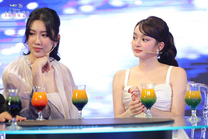 Thúy Ngân giả giọng miền Tây cực dễ thương, hội ngộ cùng Trấn Thành dẫn Sóng 22 - Ảnh 6. Thúy Ngân giả giọng miền Tây cực dễ thương, hội ngộ cùng Trấn Thành dẫn Sóng 22 - Ảnh 6.