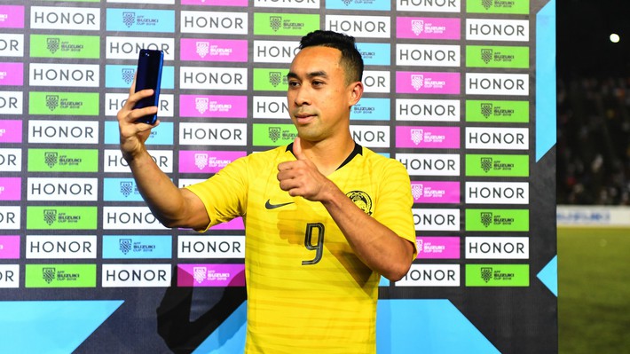 Chân sút số 1 Malaysia ghi bàn vào lưới ĐT Việt Nam ở AFF Cup 2018 tại Mỹ Đình: Bên ngoài được hot girl đẹp nhất nước săn đón, về nhà 