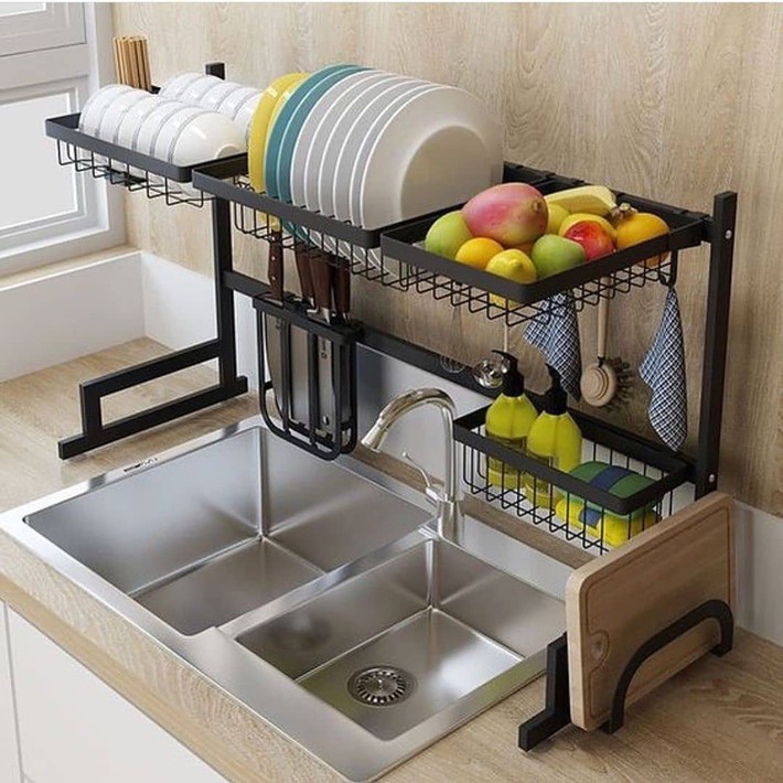 Một phụ kiện siêu thông minh cho khu vực bồn rửa sẽ khiến bà nội trợ nào cũng thích mê vì giúp bát đĩa luôn khô cong, sạch sẽ - Ảnh 2.
