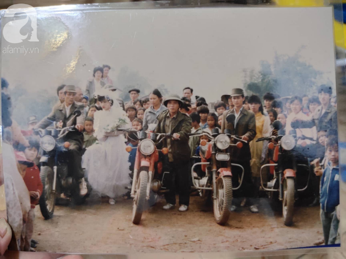 Chuyện chưa từng yêu nhưng vẫn đám cưới của cô hoa khôi Lạng Sơn 29 năm trước: Là người đầu tiên trong làng mặc váy cưới và dàn 