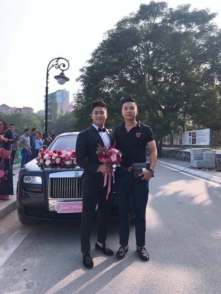 Đám cưới xa hoa kiểu Rich kid: Hai chiếc Roll Royce cùng dàn xe sang đợi sẵn, không gian tiệc cưới như lâu đài dưới đại dương khiến Á hậu cũng khen hết lời - Ảnh 1.