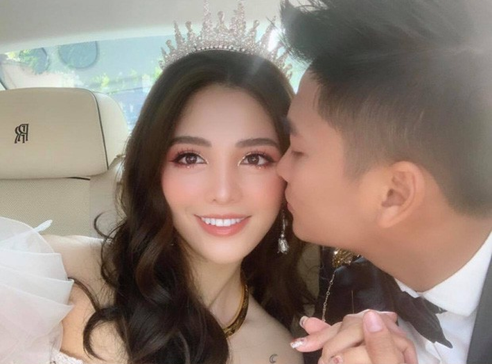 Đám cưới xa hoa kiểu Rich kid: Hai chiếc Roll Royce cùng dàn xe sang đợi sẵn, không gian tiệc cưới như lâu đài dưới đại dương khiến Á hậu cũng khen hết lời - Ảnh 6.