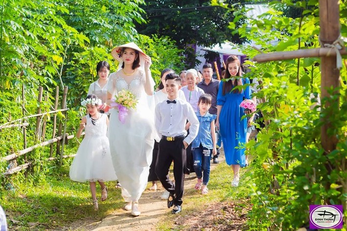 Đám cưới đặc biệt của cô dâu 1m94, chú rể 1m4, nhiếp ảnh gia tiết lộ sự thật đằng sau lời đồn cưới nhau vì gia cảnh giàu có - Ảnh 2.