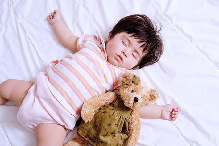 10 sai lầm của cha mẹ khiến cho con ngủ không ngon, làm ảnh hưởng đến sự phát triển trí não và thể chất của con - Ảnh 6.