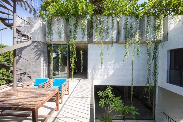 Ngôi nhà đầy gió tự nhiên, cây xanh và ánh sáng thân thiện với môi trường dành cho gia đình 5 người ở Đà Nẵng - Ảnh 16.