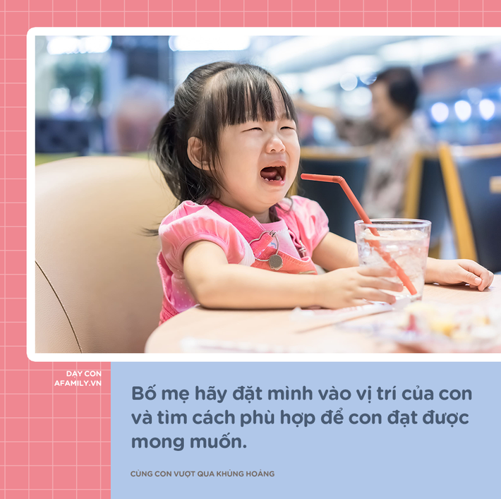 Mệt mỏi vì con khủng hoảng tuổi lên 3, đây là 6 cách giúp mẹ “sống sót” qua giai đoạn khó khăn này - Ảnh 2.