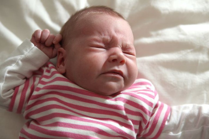 Bác sĩ giải đáp: Có nên lo lắng khi em bé mới sinh hắt hơi liên tục hay không?  - Ảnh 1.
