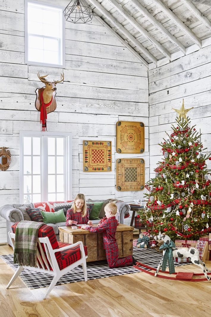 Những cách tạo không khí vui vẻ cùng nét nổi bật độc đáo cho phòng khách nhà bạn dịp Giáng sinh - Ảnh 18.