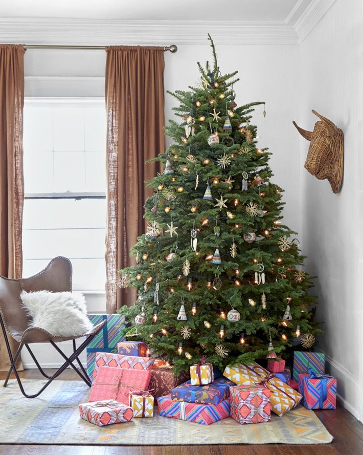 Những cách tạo không khí vui vẻ cùng nét nổi bật độc đáo cho phòng khách nhà bạn dịp Giáng sinh - Ảnh 20.