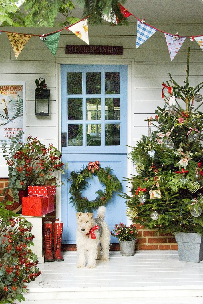 Hiên nhà xinh đẹp đón khách nhờ những ý tưởng decor độc đáo mùa Giáng sinh - Ảnh 7.