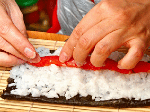 Là món ăn truyền thống nhưng phụ nữ Nhật từng không được làm sushi vì lý do này