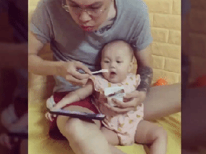 Clip ông bố bón cho con gái ăn và phản ứng thái quá của dân mạng