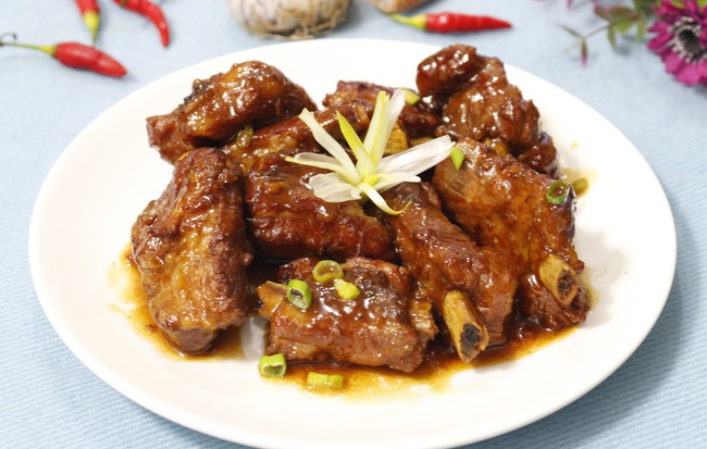 Gắp không dừng đũa với sườn kho tộ mềm ngon thơm phức