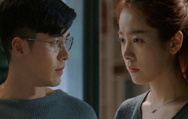 Đi làm từ thiện dịp Giáng sinh, người chồng đau đớn phát hiện ra bí mật giấu kín của vợ hiền