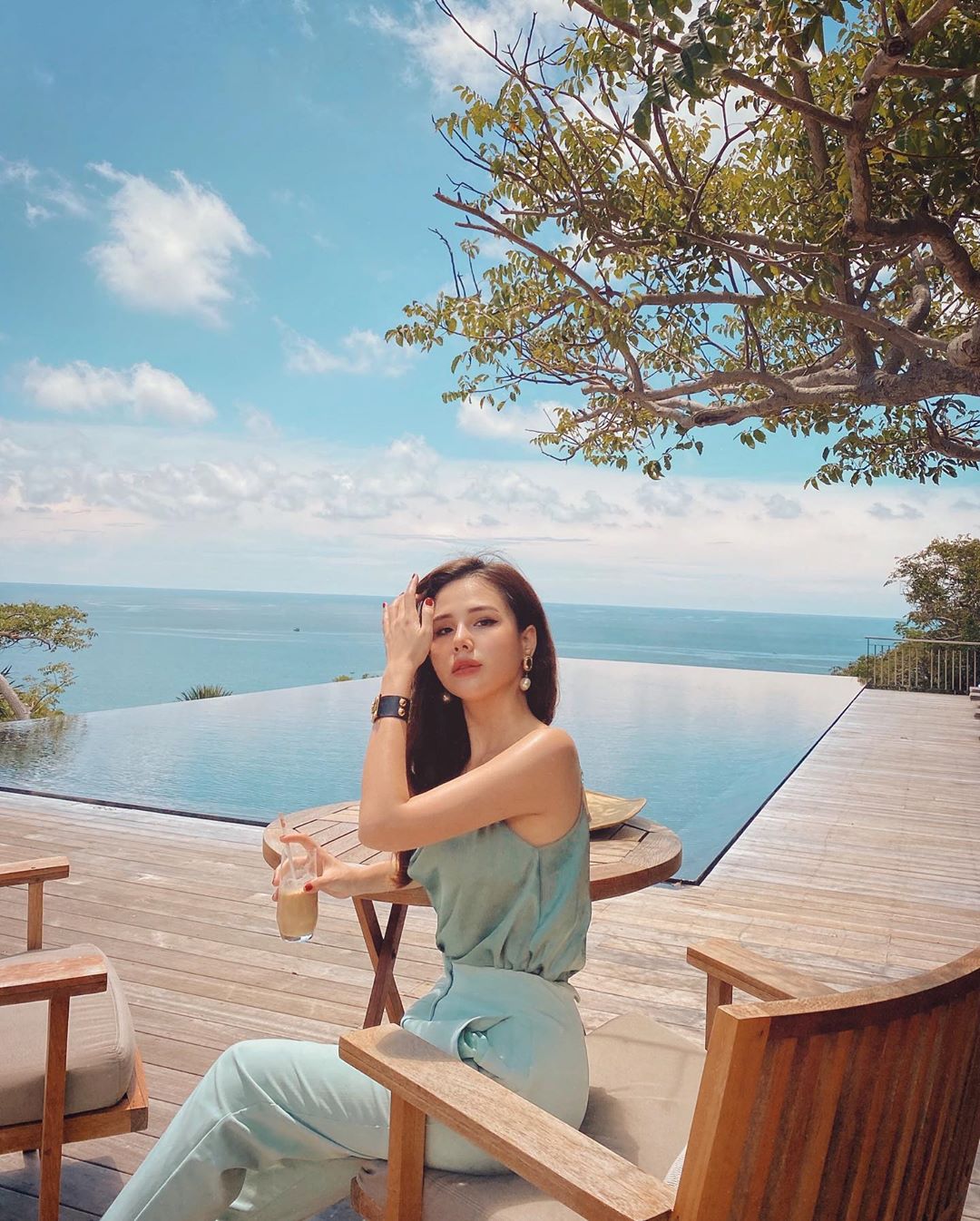 Phu nhân thiếu gia Cocobay diện đầm xẻ cao chót vót như bỏ quên nội y, vừa di chuyển vừa khiến dân tình thót tim - Ảnh 9. Phu nhân thiếu gia Cocobay diện đầm xẻ cao chót vót như bỏ quên nội y, vừa di chuyển vừa khiến dân tình thót tim - Ảnh 9.
