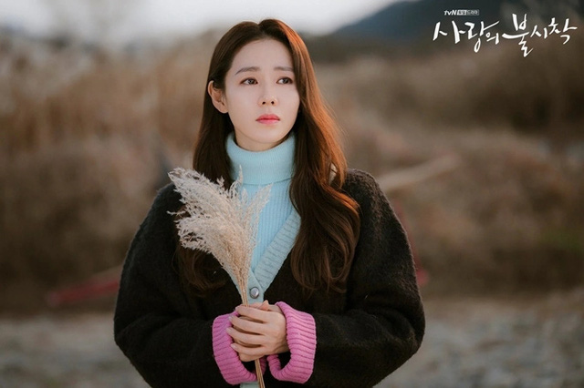 Tranh cãi diễn xuất của Son Ye Jin kém cỏi hơn Địch Lệ Nhiệt Ba nên &quot;mất suất&quot; tranh giải Nữ diễn viên xuất sắc nhất châu Á? - Ảnh 2.