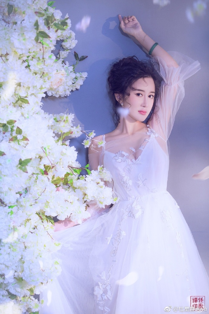 DRESS UP - Vợ hai kém 36 tuổi của "ông trùm kiếm hiệp Kim Dung" - timdamdep.com 8 11 16024751843741229649858