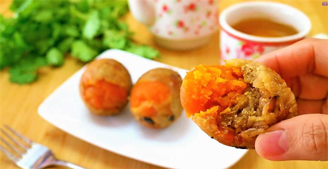Nhà thừa trứng muối, sao không làm món cơm "nắm" trứng muối này vừa lạ miệng lại độc nhất luôn - Ảnh 6.