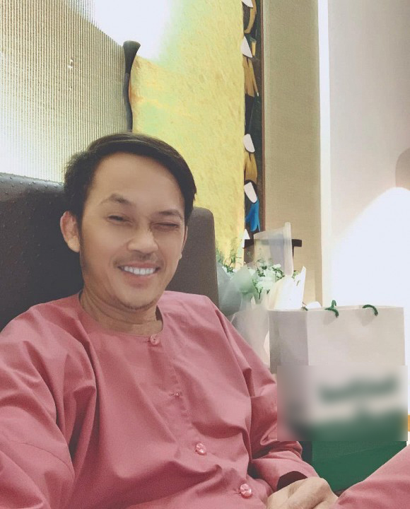Hình ảnh mới khiến nhiều người bất ngờ của Hoài Linh sau thời gian tiều tụy gầy guộc tới mức báo động - Ảnh 2. Hình ảnh mới khiến nhiều người bất ngờ của Hoài Linh sau thời gian tiều tụy gầy guộc tới mức báo động - Ảnh 2.