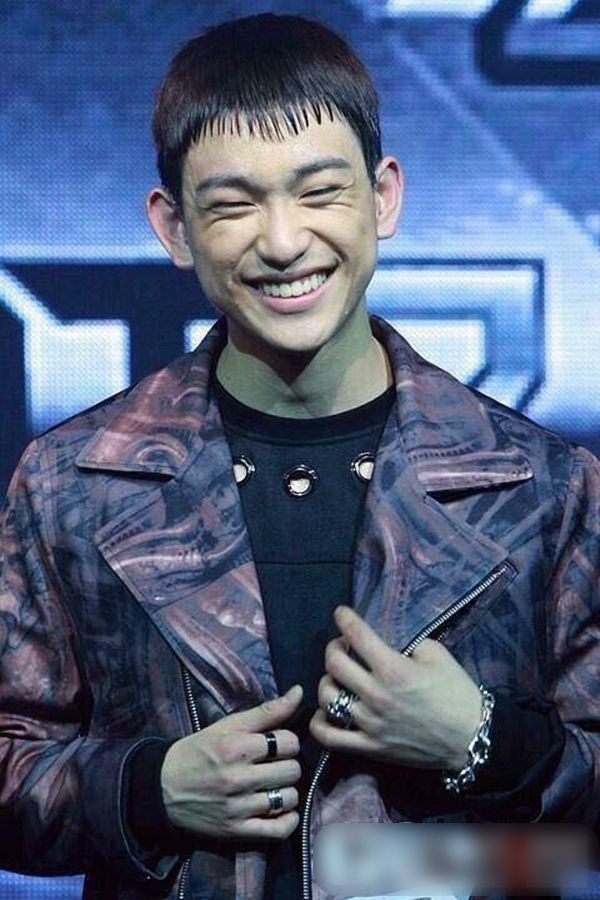 Người ta thì đổi tóc để thăng hạng nhan sắc còn những idol này may mà có nhan sắc mới cân được loạt tóc thảm họa - Ảnh 8. Người ta thì đổi tóc để thăng hạng nhan sắc còn những idol này may mà có nhan sắc mới cân được loạt tóc thảm họa - Ảnh 8.