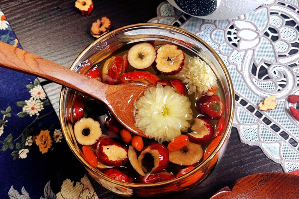 Ai bảo uống trà gây khó ngủ? Có một loại trà không những giúp bạn đánh một giấc êm ru, mà còn hỗ trợ hoạt động bài tiết gan, khiến da đẹp lên trông thấy - Ảnh 2.