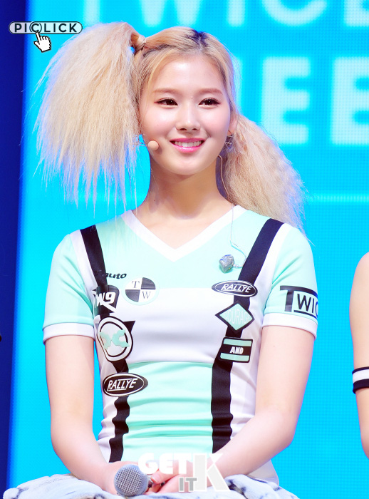 Người ta thì đổi tóc để thăng hạng nhan sắc còn những idol này may mà có nhan sắc mới cân được loạt tóc thảm họa - Ảnh 2. Người ta thì đổi tóc để thăng hạng nhan sắc còn những idol này may mà có nhan sắc mới cân được loạt tóc thảm họa - Ảnh 2.